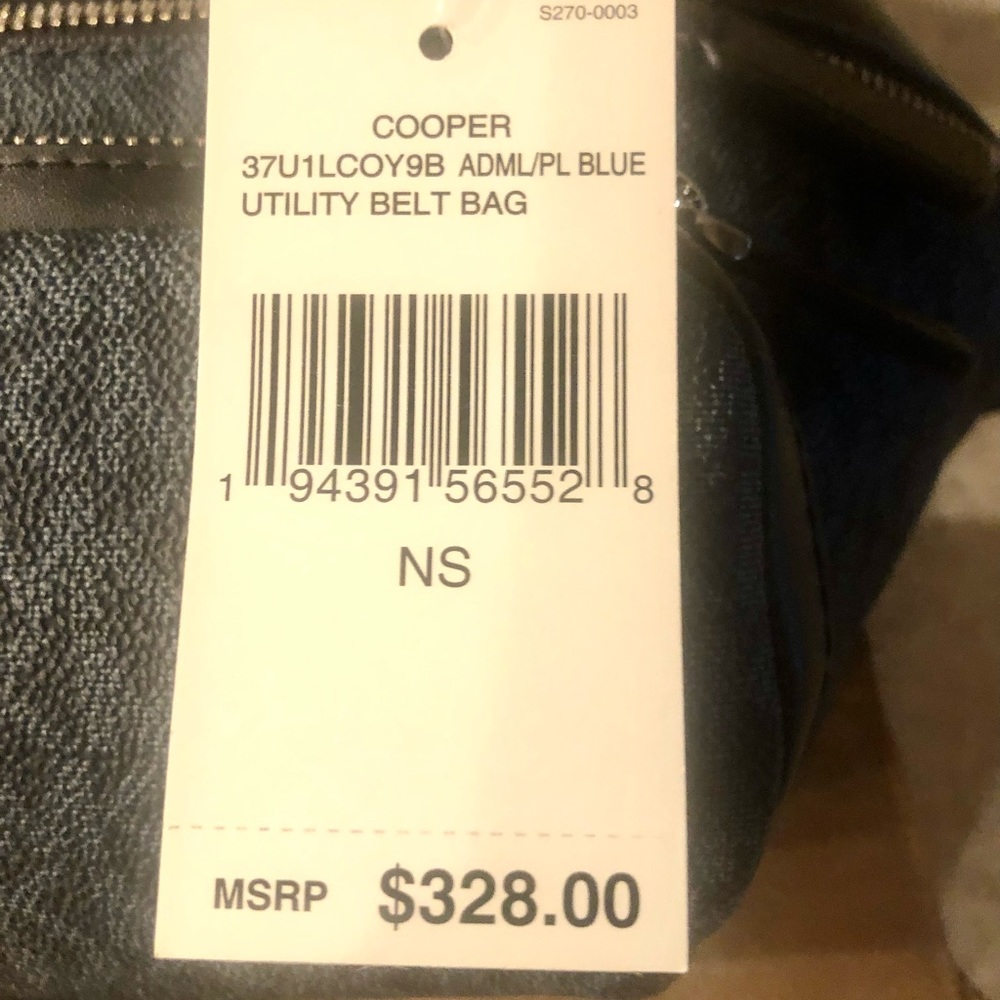 Micheal Kors Large Fanny Pack - Picture 10 of 10